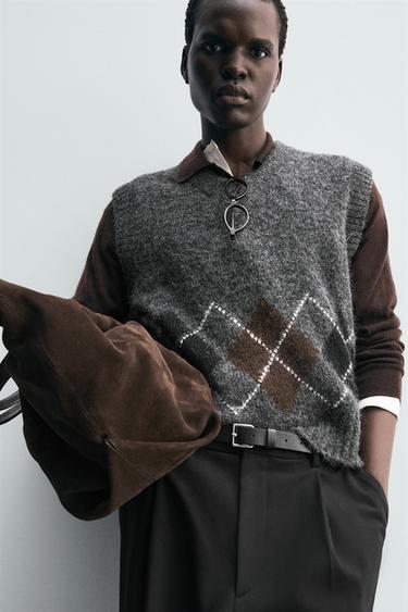 GILET EN MAILLE JACQUARD À LOSANGES - Gris chiné de Zara - Image 5