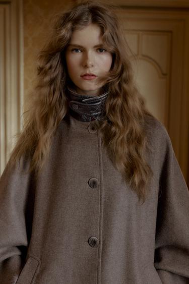 MANTEAU CAPE AVEC LAINE COL CONTRASTE - Vison foncé de Zara - Image 3