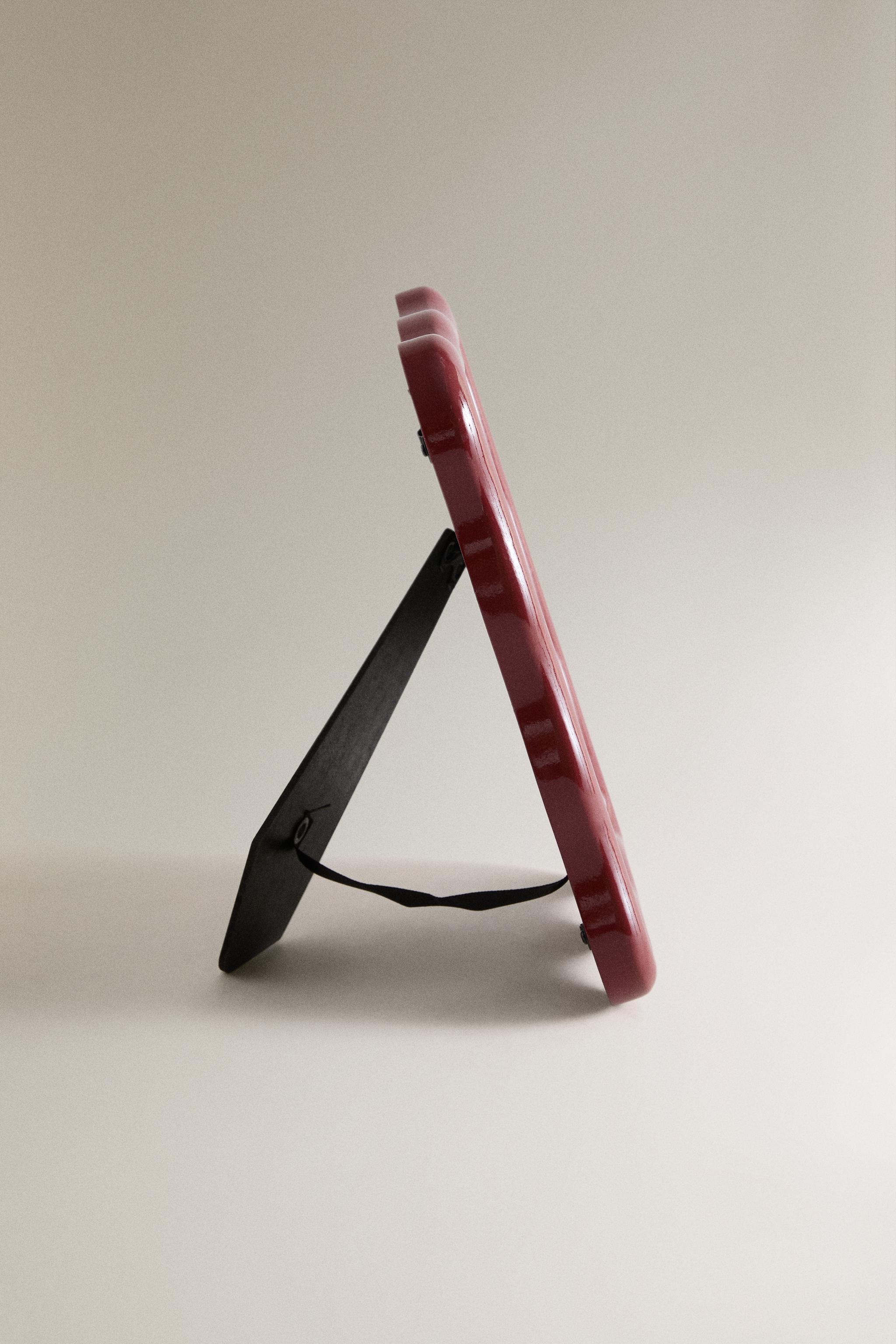 WAVY WOODEN PICTURE FRAME — Red