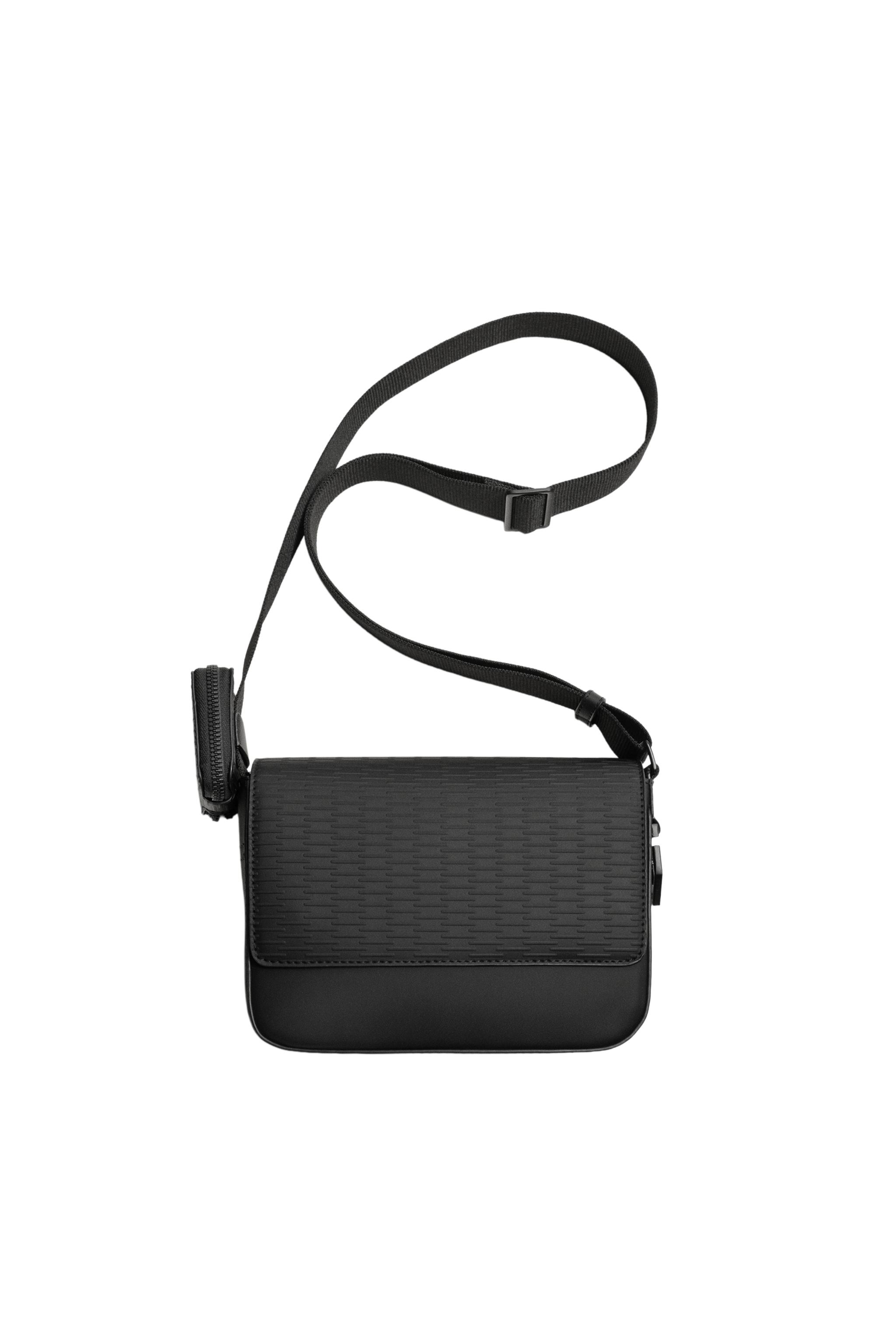 ZARA ボディバッグ　定価2万円⭐︎着画あり ZARA ボディバッグ 定価2万円⭐︎着画あり ZARA ボディバッグ 定価2万