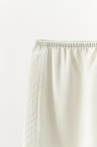 SHORT STYLE LINGERIE SATINÉ - Blanc cassé de Zara - Image 6