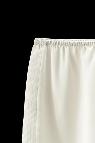SATIN-SHORTS IM LINGERIE-STIL - Cremefarben von Zara