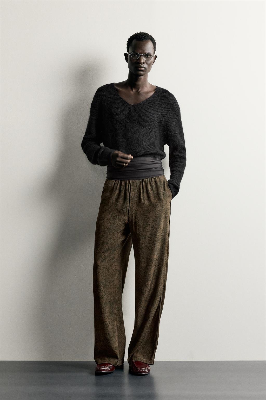 TEXTURED V-NECK JUMPER