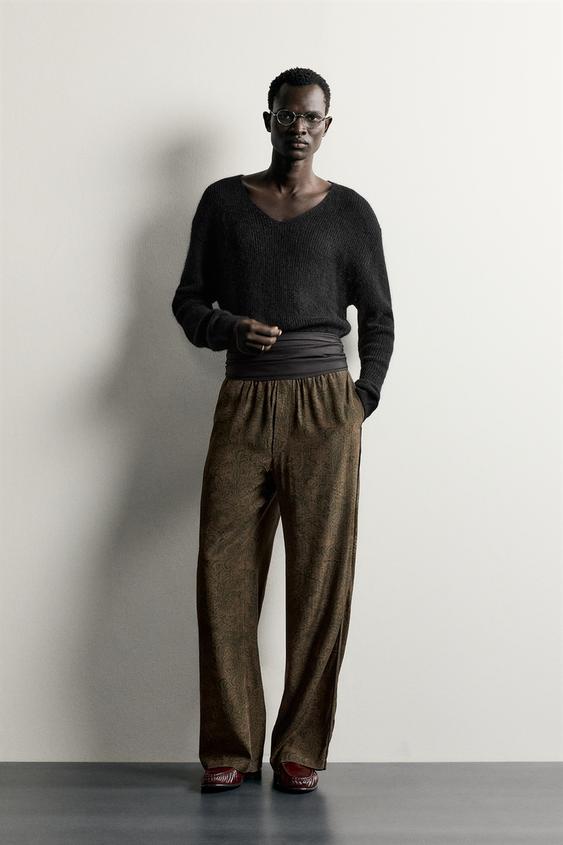 JERSEY CUELLO PICO TEXTURA - Negro de Zara - Imagen 0