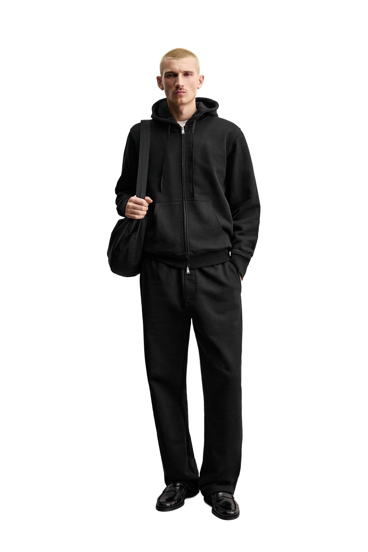 Плотное худи на молнии ZARA ORIGINS + плотная футболка с коротким рукавом + плотные джоггеры классического кроя ZARA ORIGINS + кожаные кроссовки