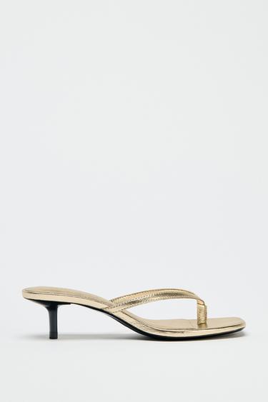 Zara METALLIC EFFECT KITTEN SANDALS - Gold