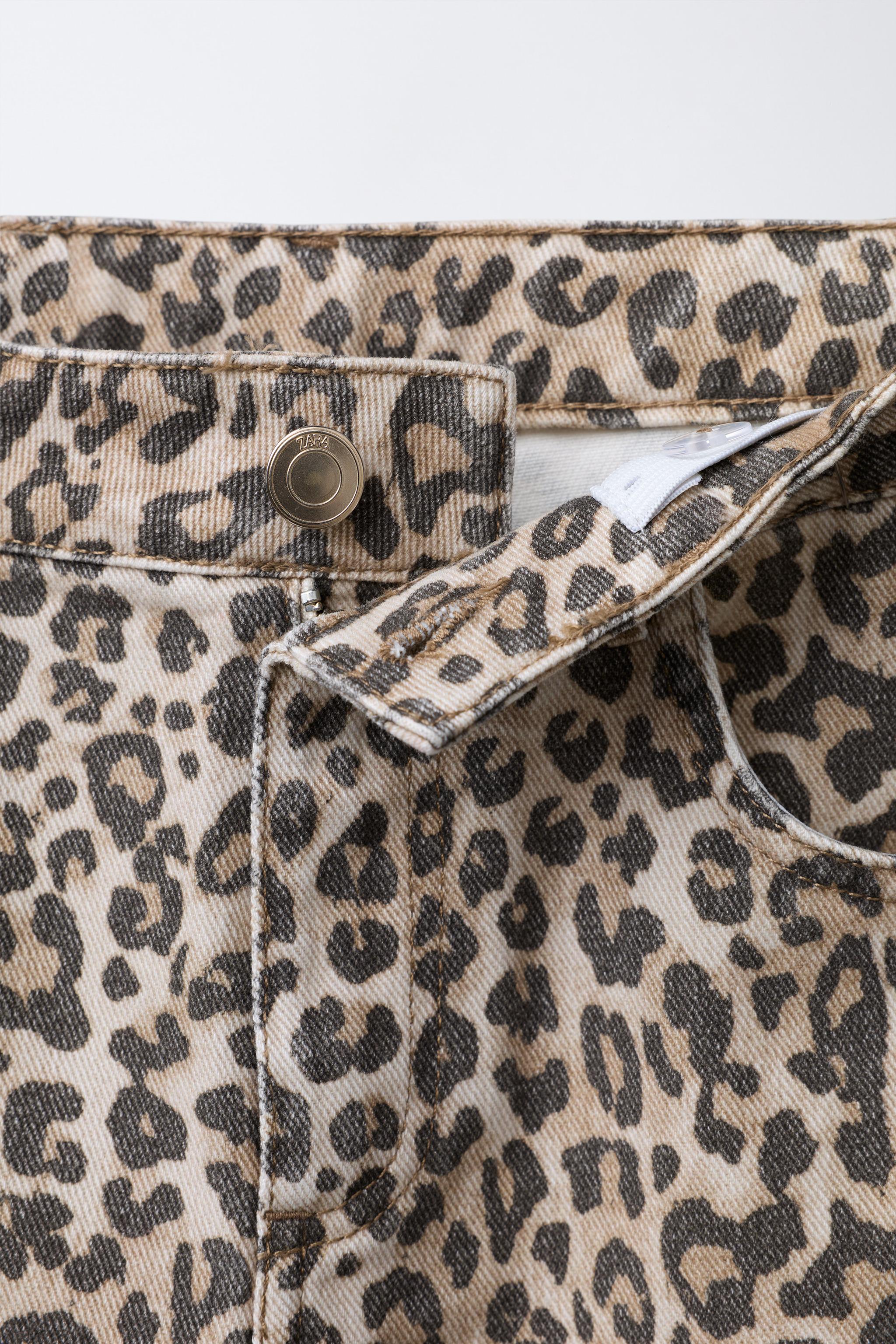 ANIMAL PRINT BARREL JEANS