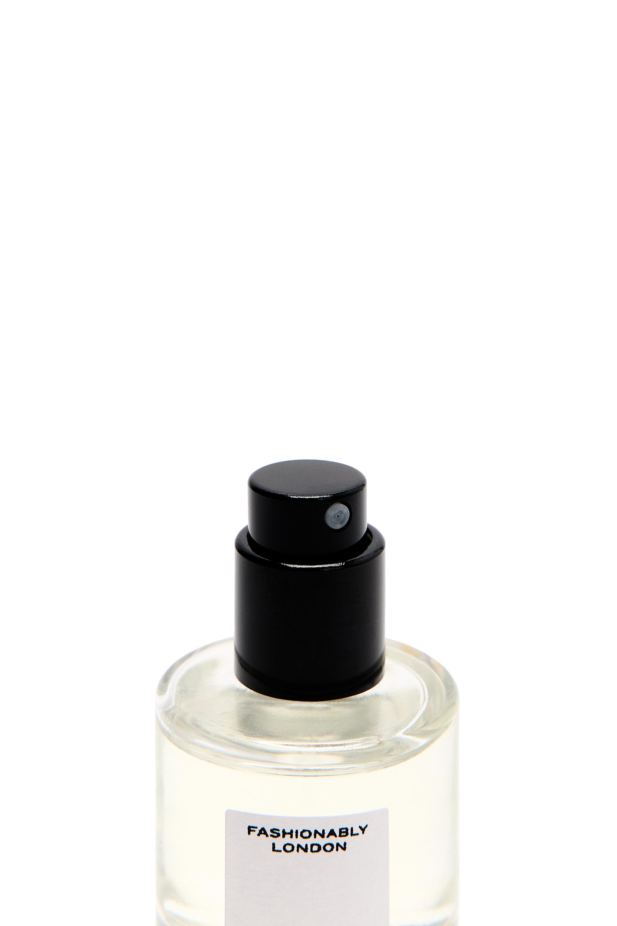FASHIONABLY LONDON EDP 15ML (0.25 FL. OZ.)
