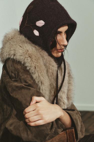 KNIT HOOD WITH FLORAL EMBROIDERY - Brown by Zara