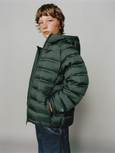 ULTRALEICHTE JACKE MIT KAPUZE - Grün von Zara