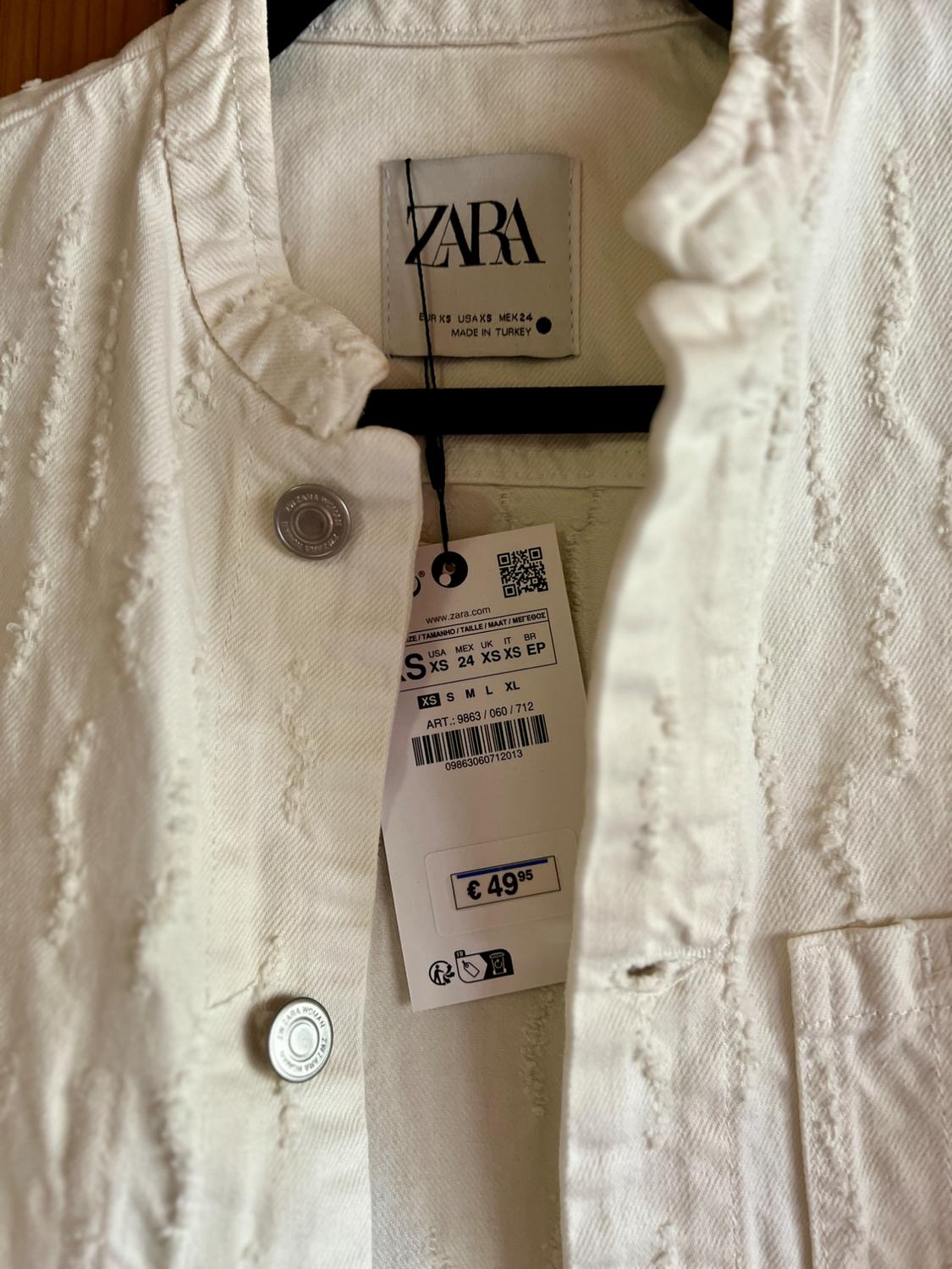 TEXTURED WAISTCOAT WITH POCKETS - Image 2