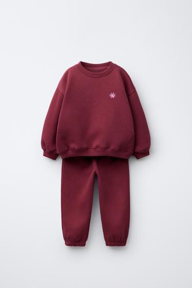 CONJUNTO SUDADERA Y JOGGER BORDADO - Granate de Zara