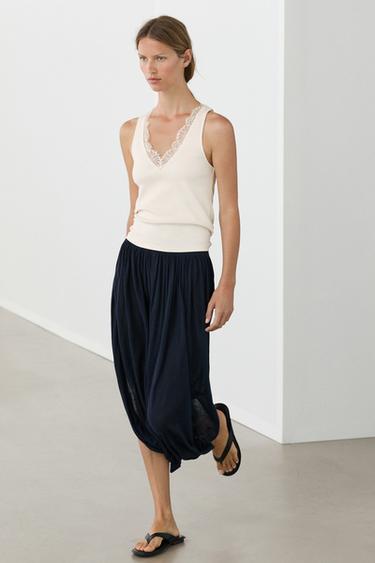 V-neck top with lace detail — Ecru 1