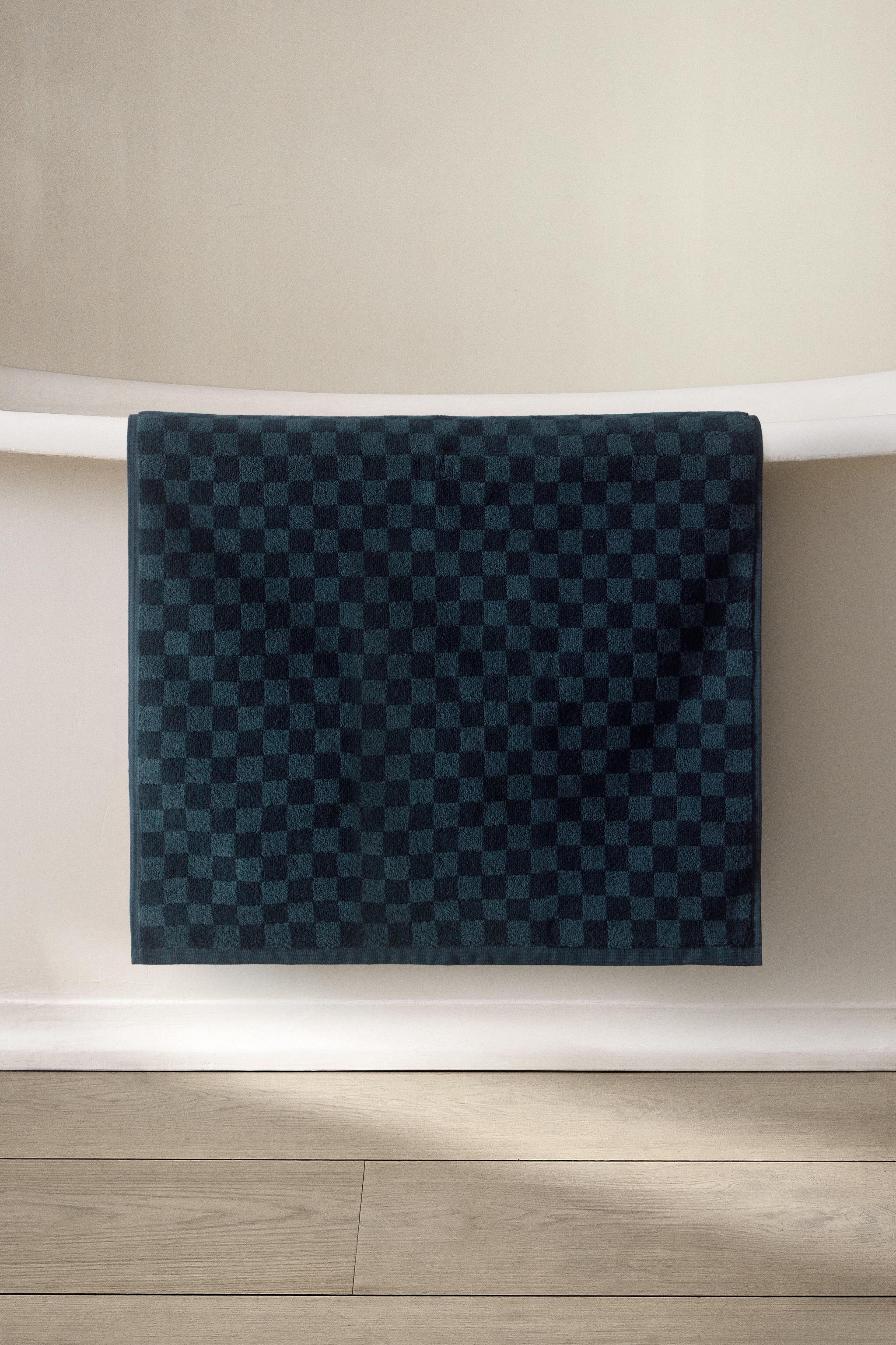 CHECKERBOARD BATH MAT