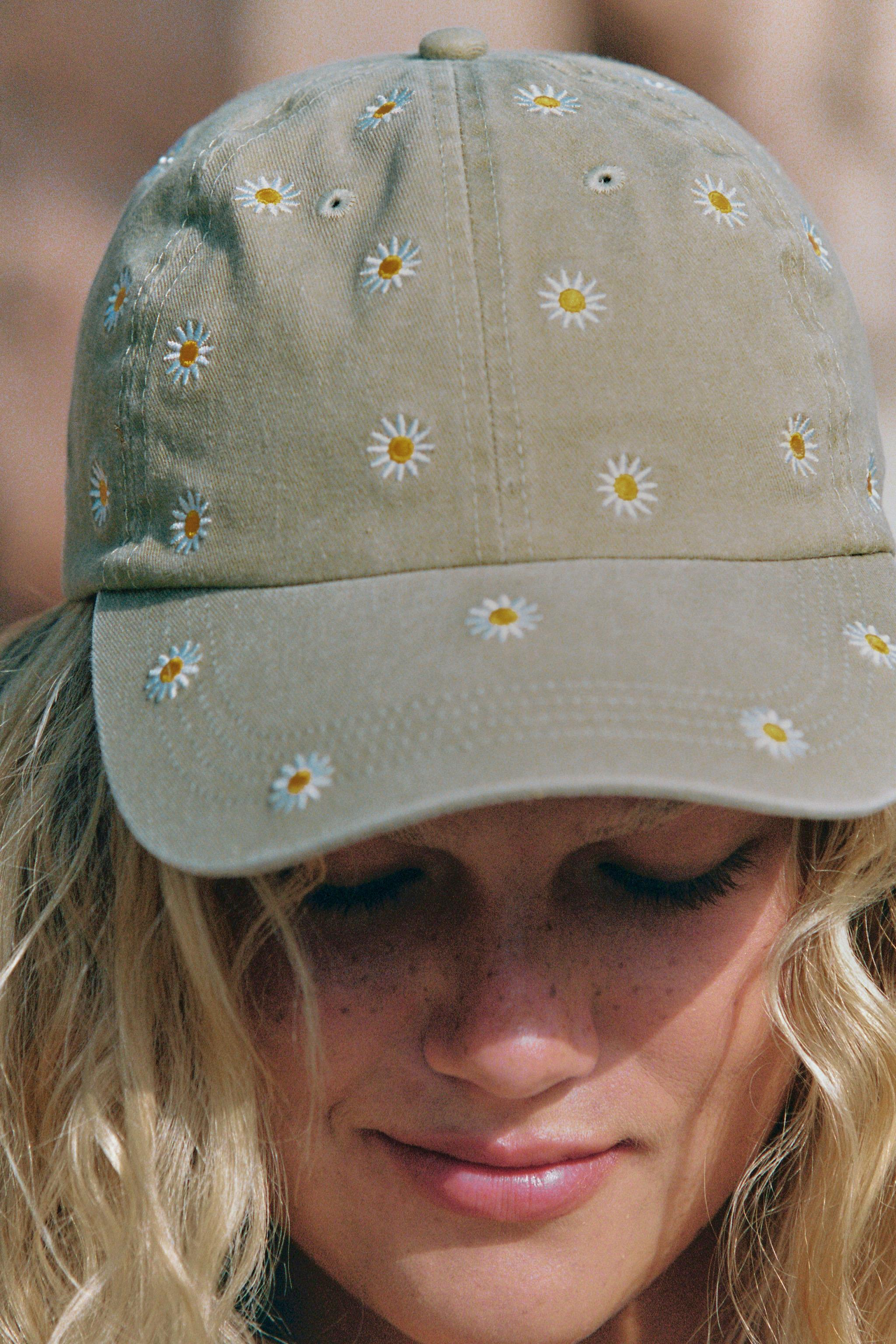 FLORAL EMBROIDERY TWILL CAP