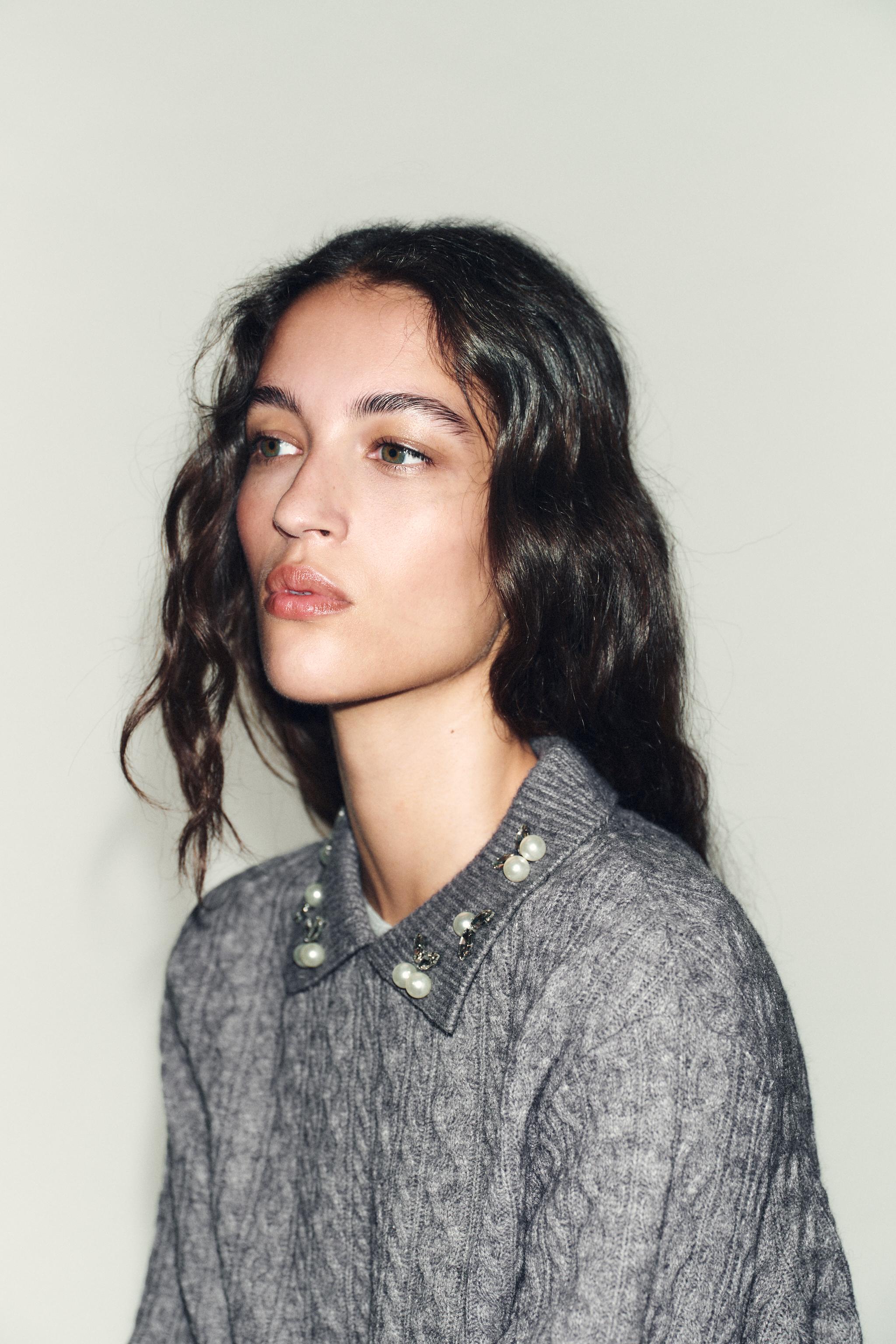 JEWEL COLLAR CABLE-KNIT SWEATER