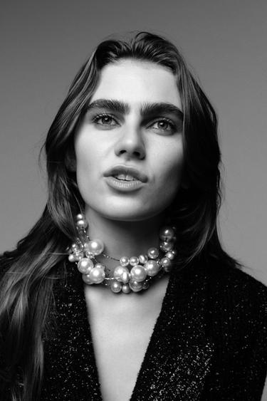 METAL CORD FAUX PEARL NECKLACE - 109 by Zara