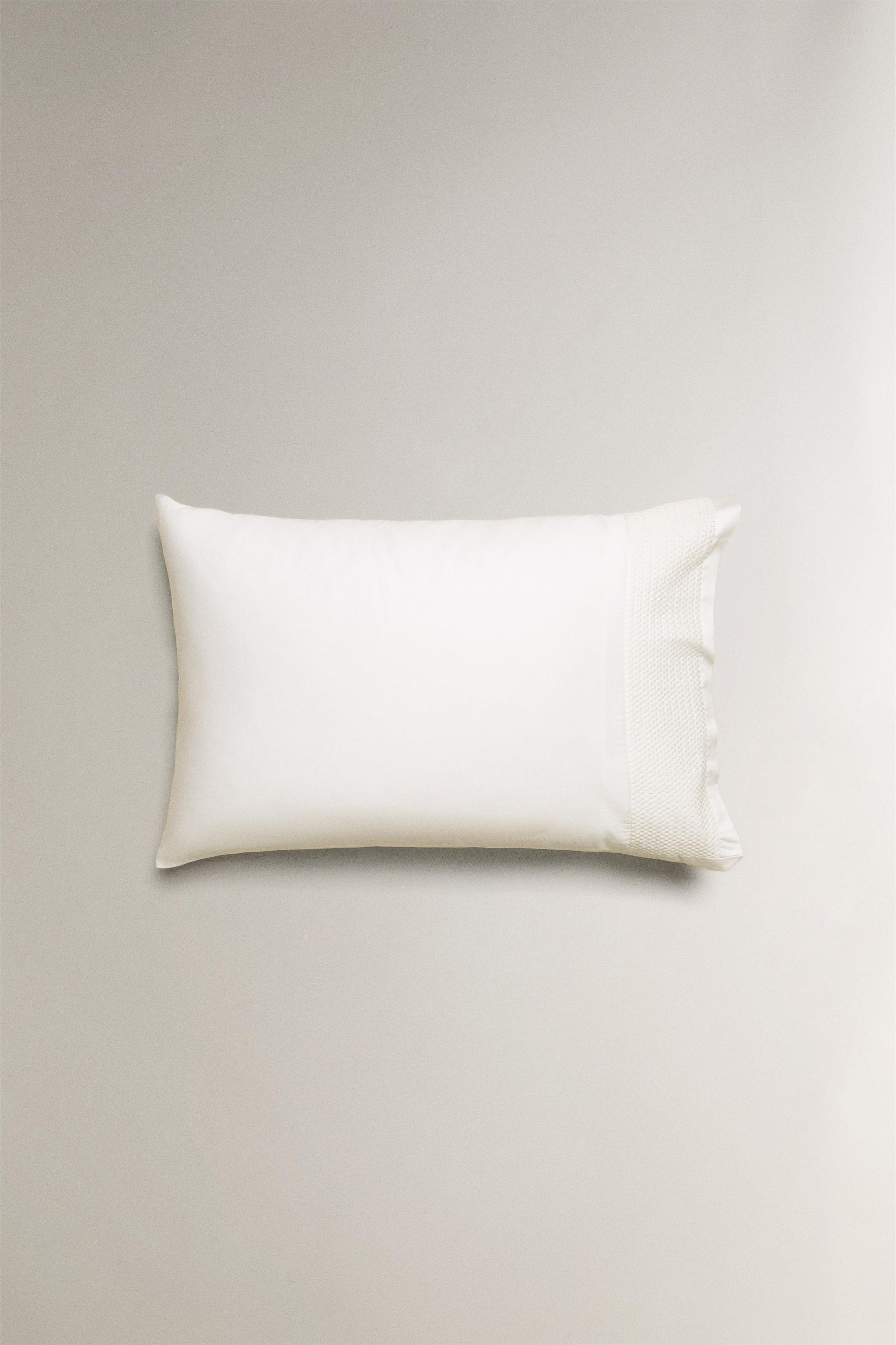 TAIE D’OREILLER SATIN FRISE