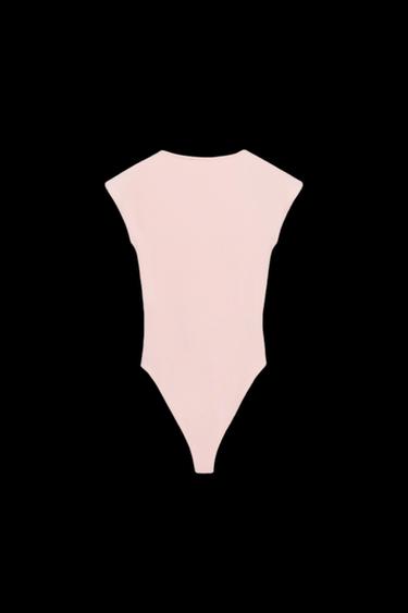 BODY MIT RUNDHALSAUSSCHNITT - Rosa pudrig von Zara