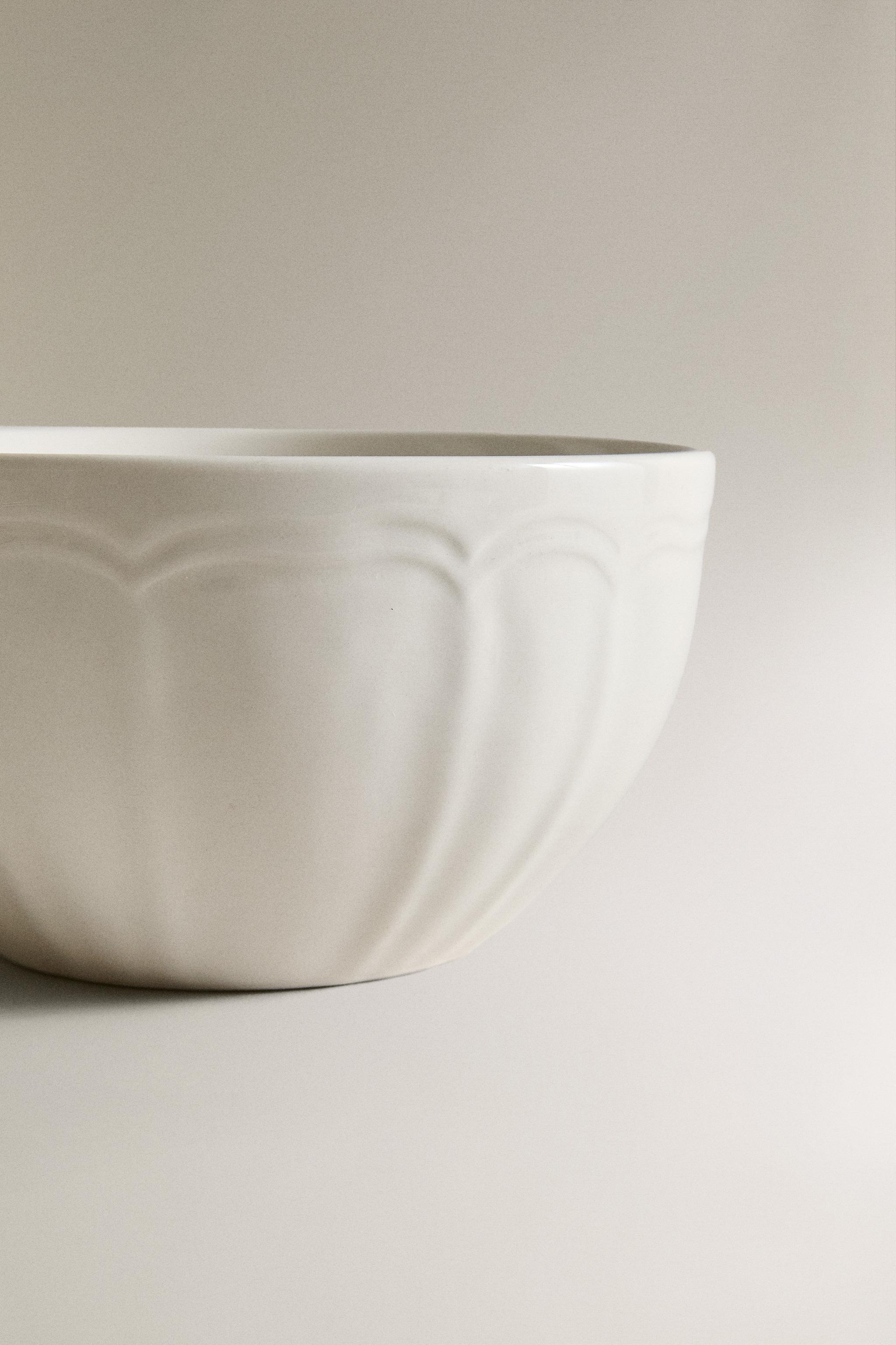 PORCELAIN BOWL WITH RAISED DESIGN