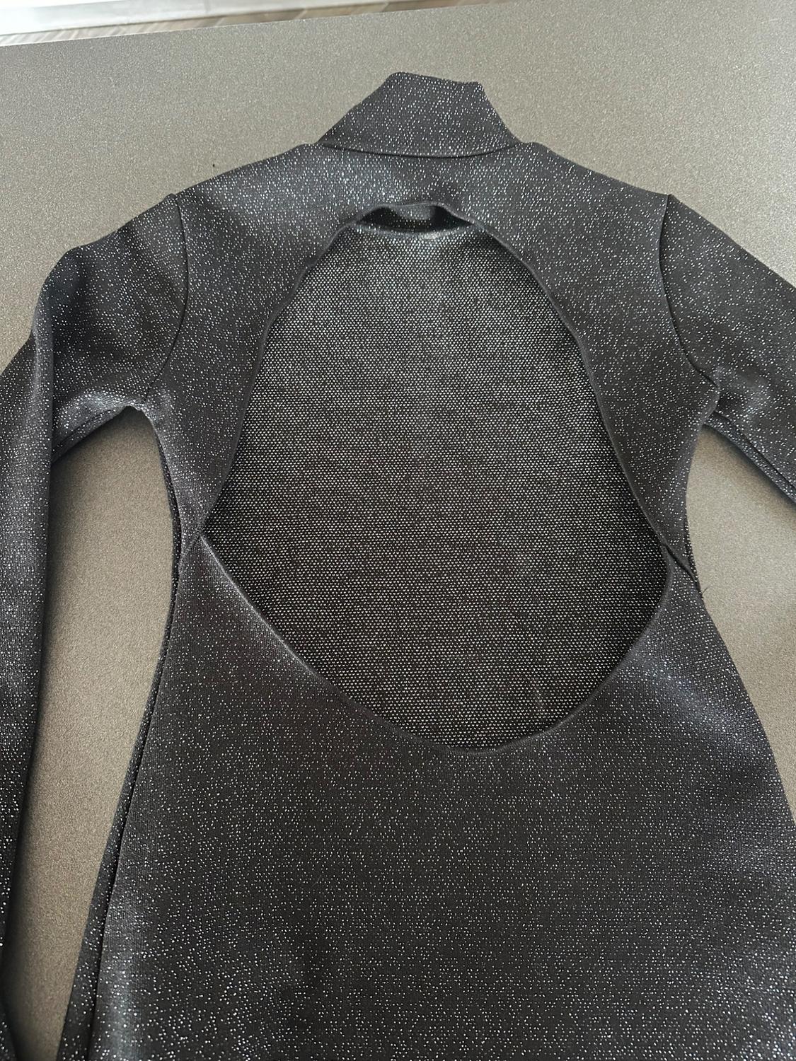 DOLCEVITA IN MAGLIA ELASTICIZZATA NERA CON FILO LAMÈ , DETTAGLIO SCHIENA CUT CUT - Image 3