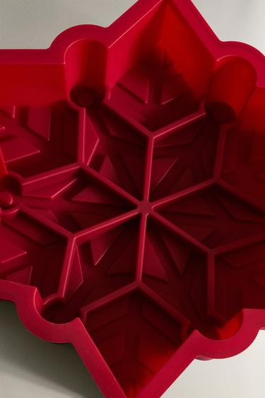 CHRISTMAS SNOWFLAKE BAKING MOULD - Red by Zara - Image 3