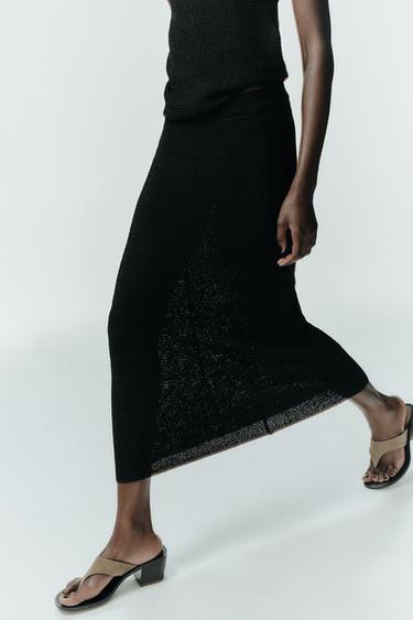 FALDA MIDI ESTRUCTURA - Negro de Zara