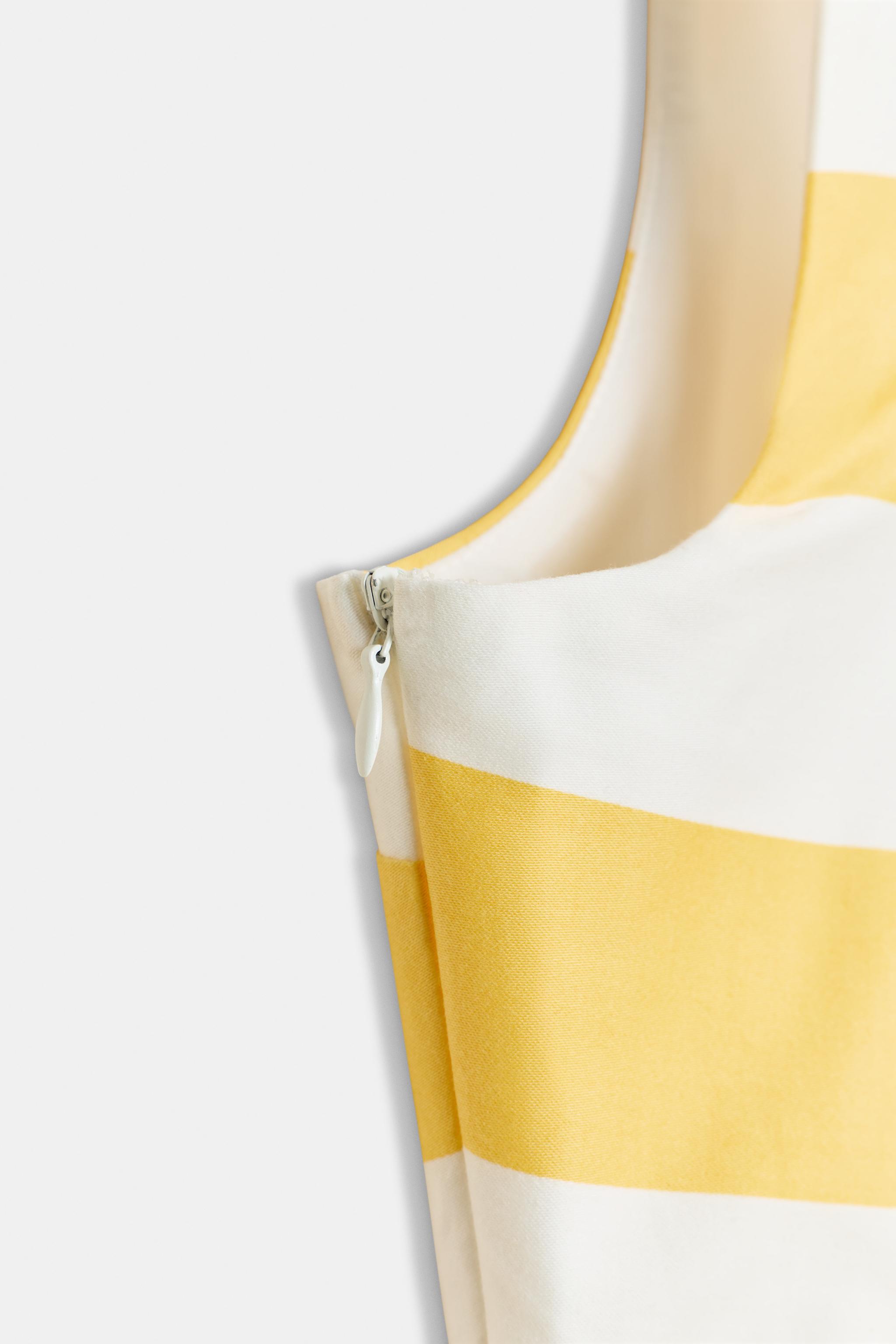 ROBE MI-LONGUE À RAYURES AVEC CEINTURE