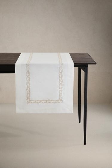 EMBROIDERED SATEEN TABLE RUNNER - Ecru by Zara
