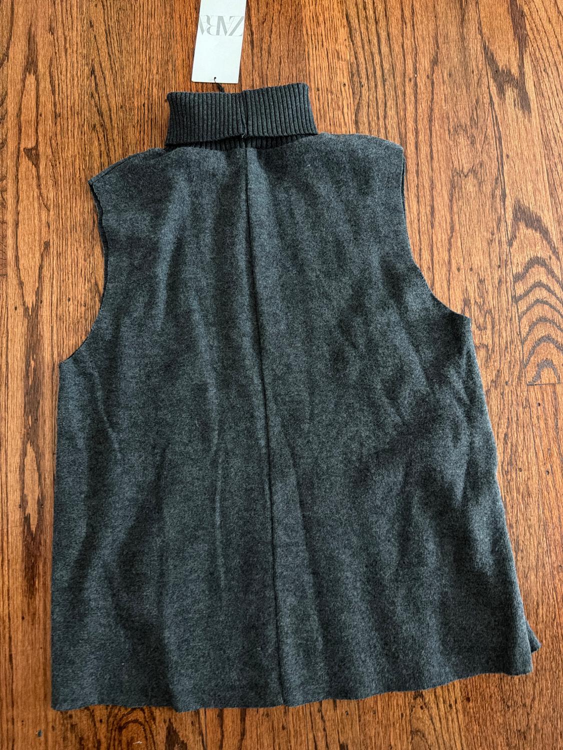 SLEEVELESS TURTLENECK TOP - Image 3