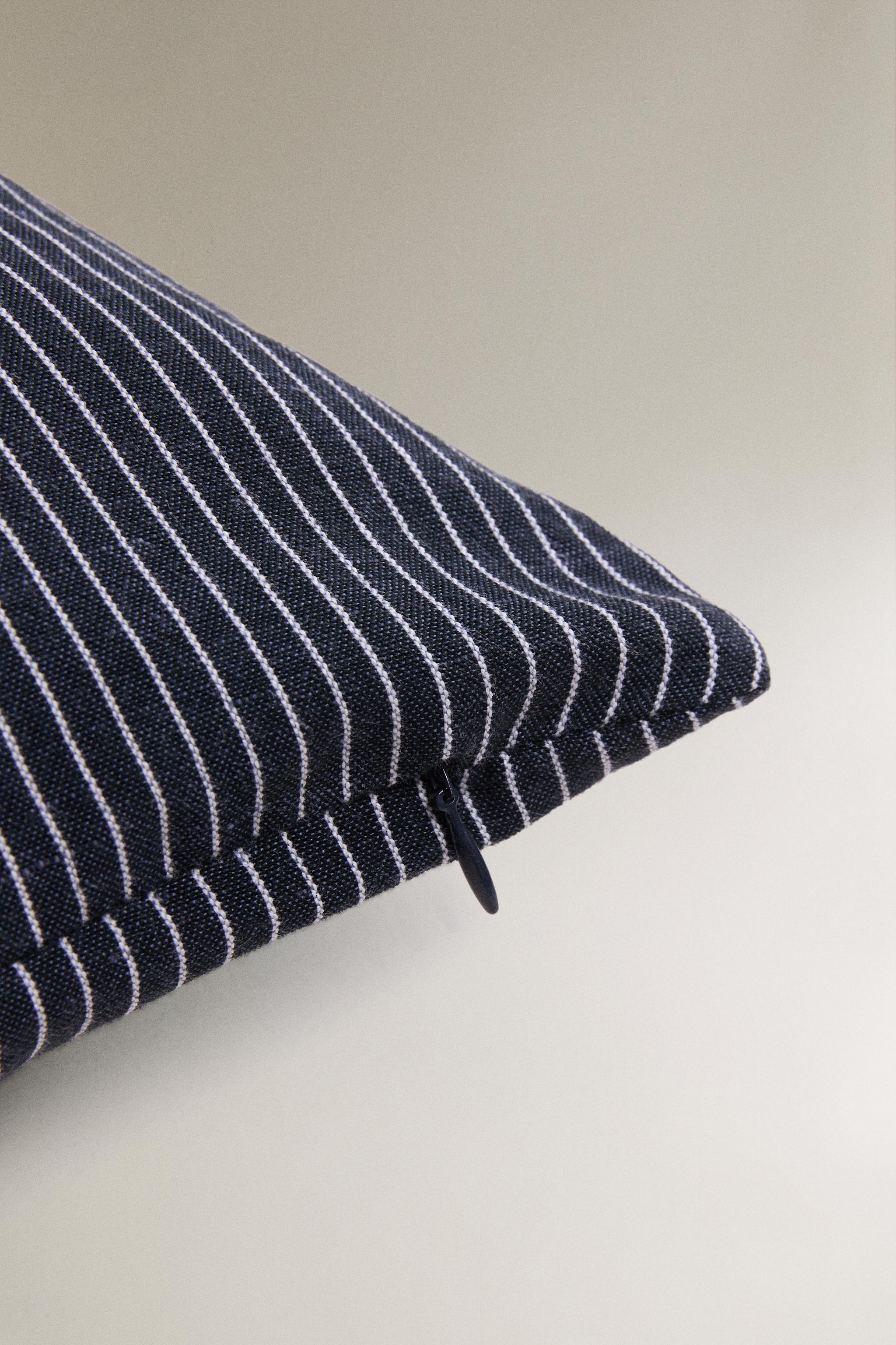THIN STRIPE THROW PILLOW COVER