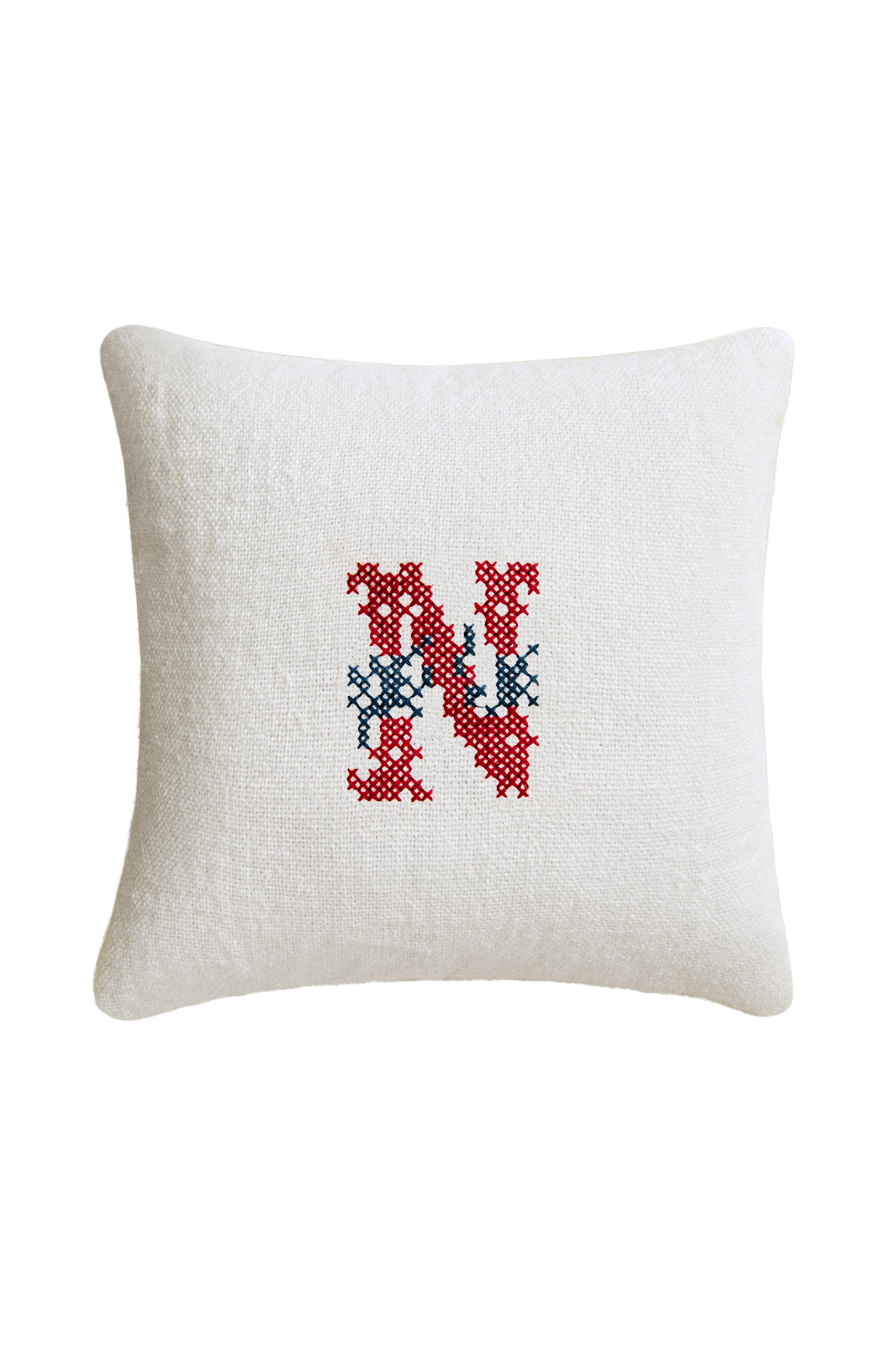 レター刺繍 リネンクッション N - エクリュ | ZARA Japan / 日本