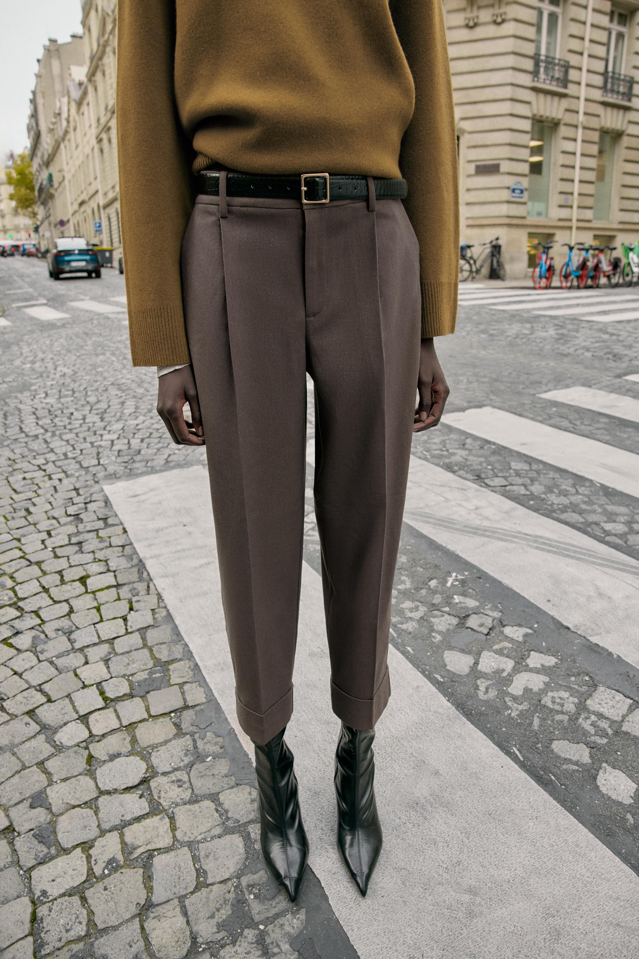 PANTALON AVEC REVERS ET CEINTURE