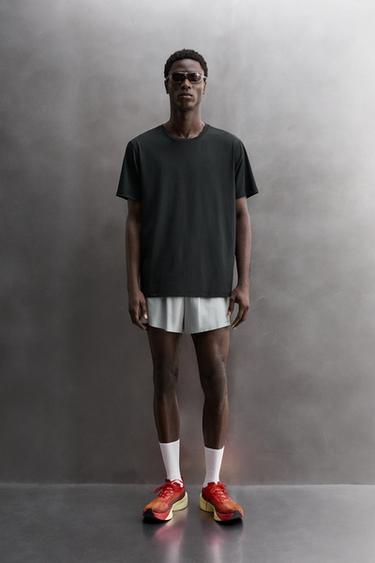 BASIC TECHNICAL T-SHIRT - Black by Zara