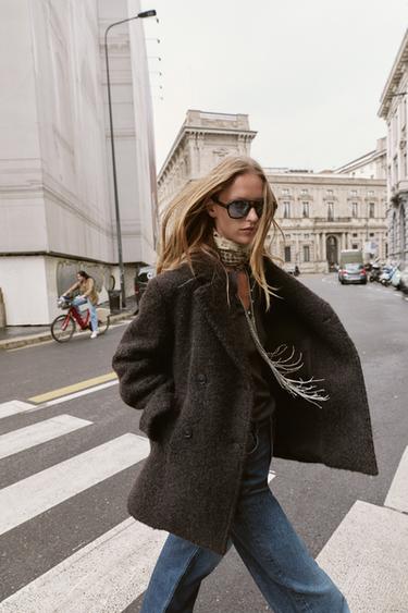 معطف متوسط الطول متصالب من نسيج بوكليه - بني داكن by Zara