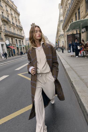 CHAQUETA BOMBER CAPUCHA - Crudo de Zara