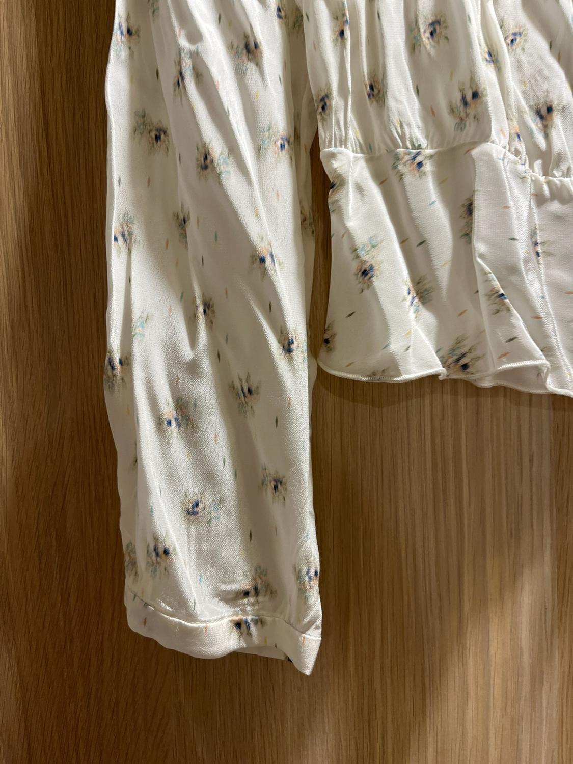 LIMITED EDITION PRINTED BLOUSE WITH TIES - Image 3