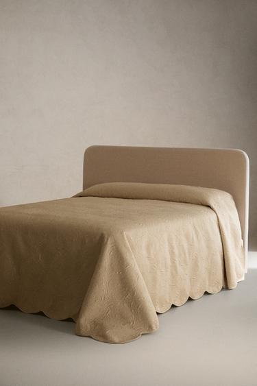 DAMASK-STYLE QUILT - Beige by Zara - Image 1