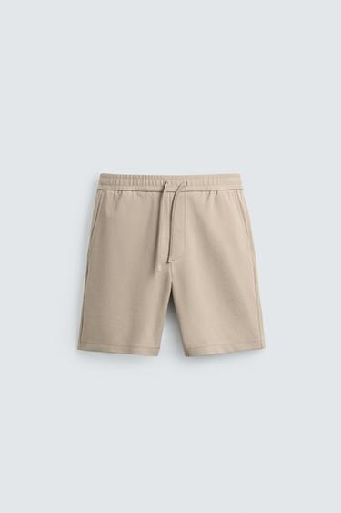 برمودا هيكلية مريحة - بيج الخاص بـ Zara