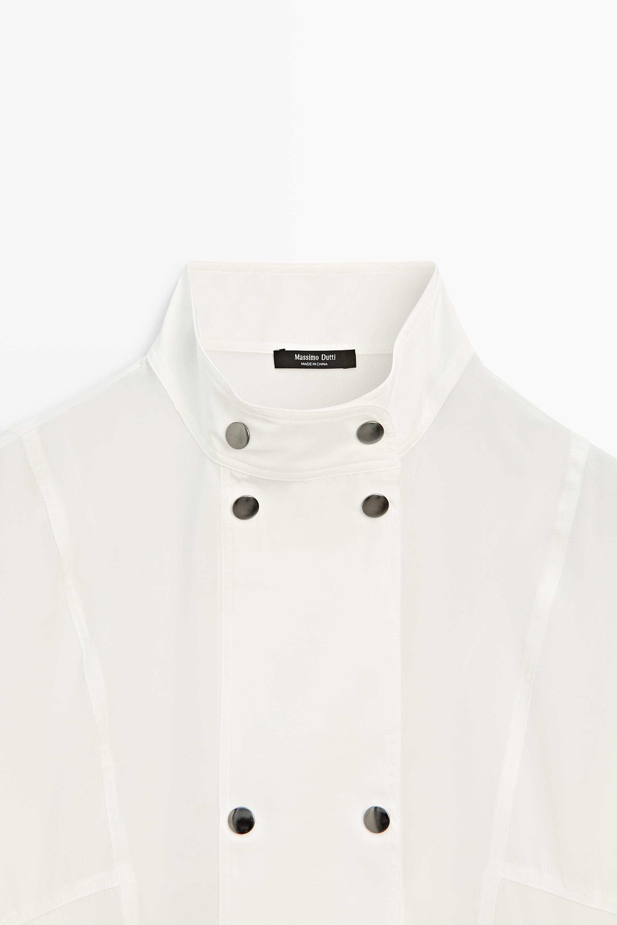 Chemise à col officier et fermeture pression