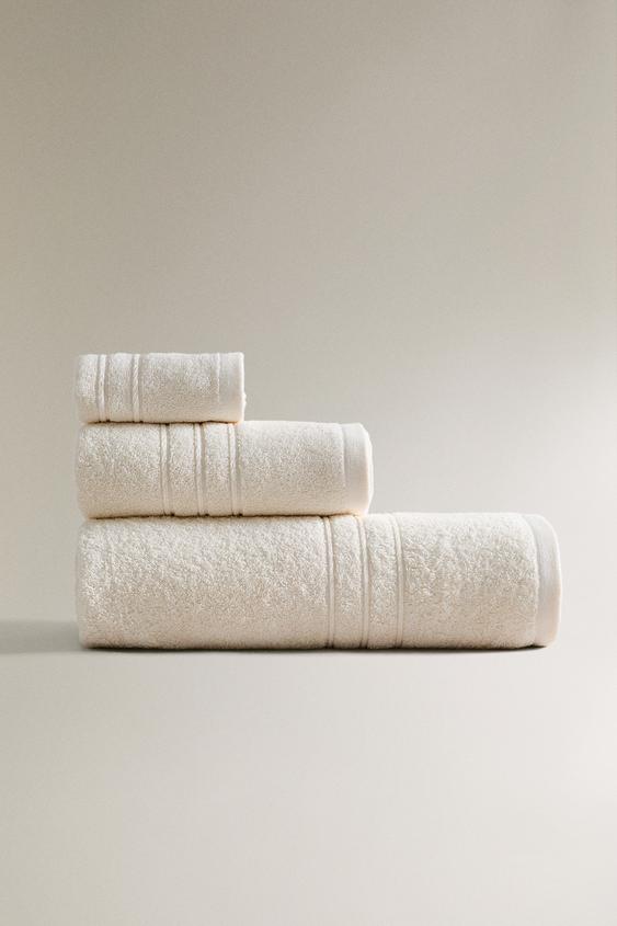 BATH TOWEL WITH BORDER - Ivory | ZARA Ireland