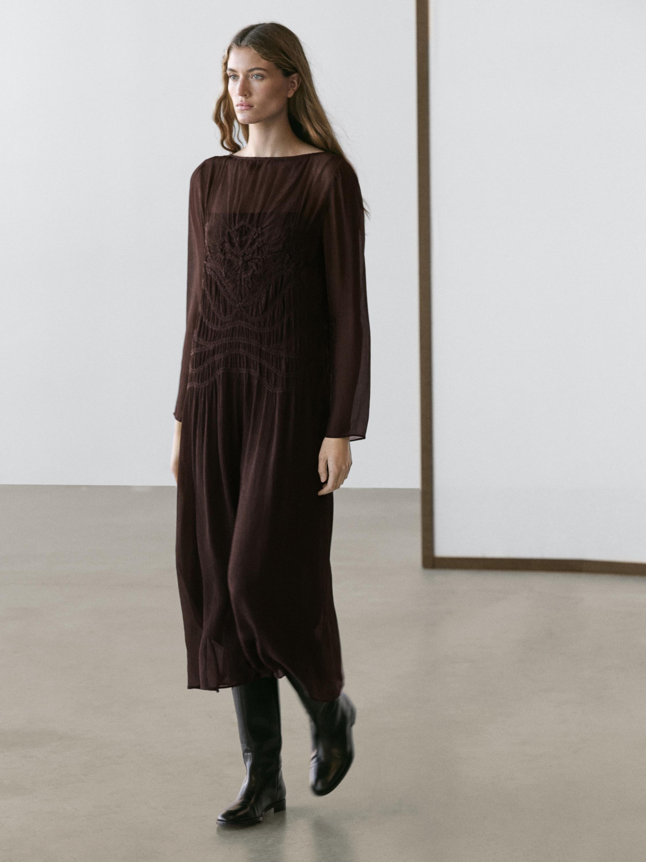 Robe midi fluide froncée