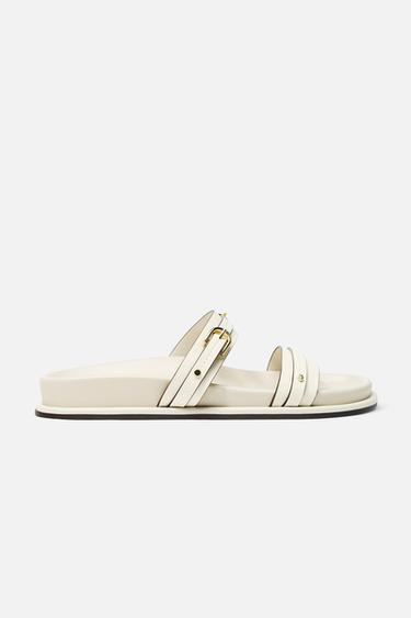 SANDALE TË SHESHTA ME TOKËZ - E bardhë e papërpunuar nga Zara