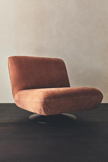 SWIVEL ACCENT CHAIR - Dark pink by Zara