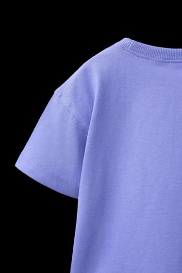 T-SHIRT MIT SCHRIFTZUG - Blau / Lavendel von Zara