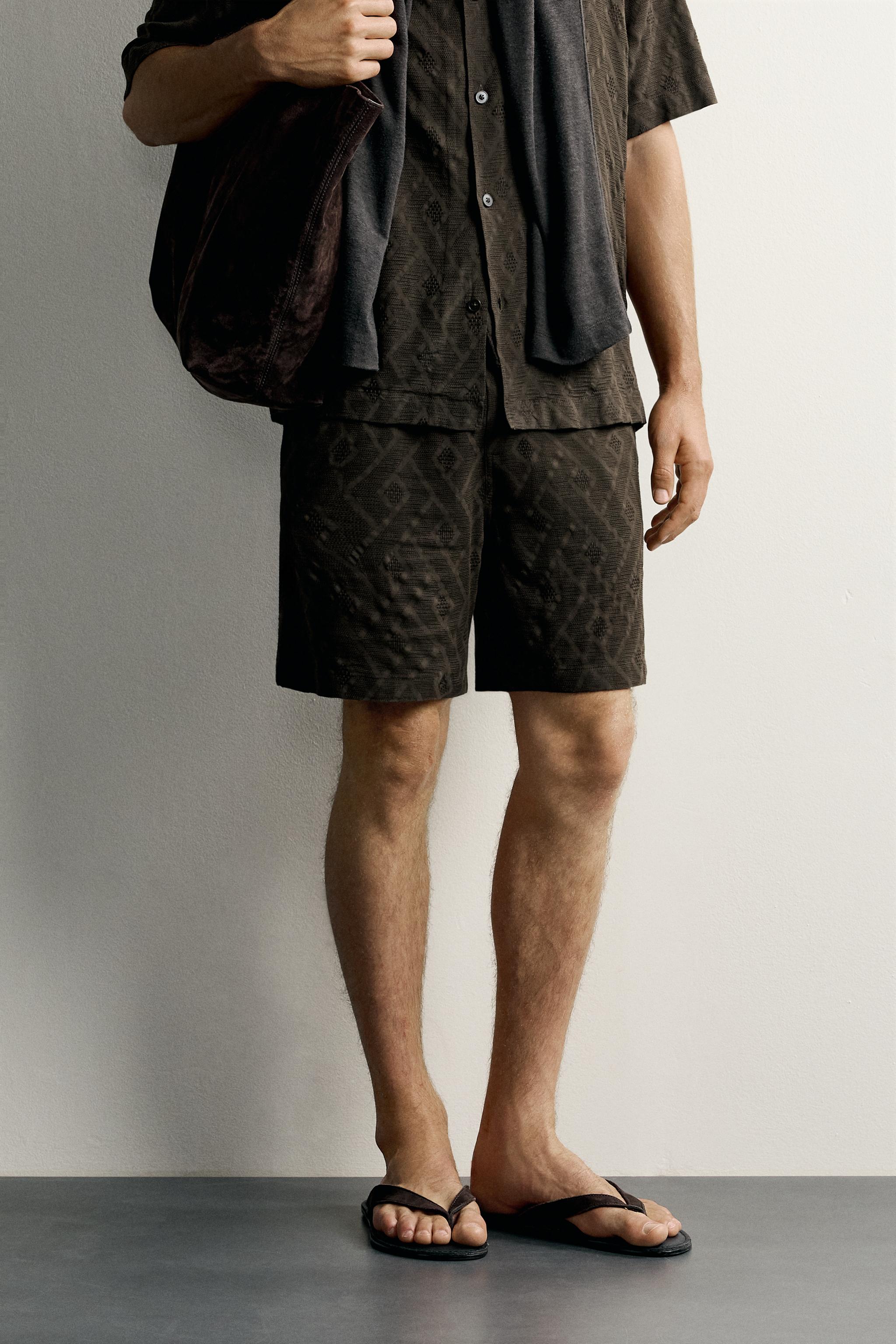 GEOMETRIC JACQUARD SHORTS — Brown