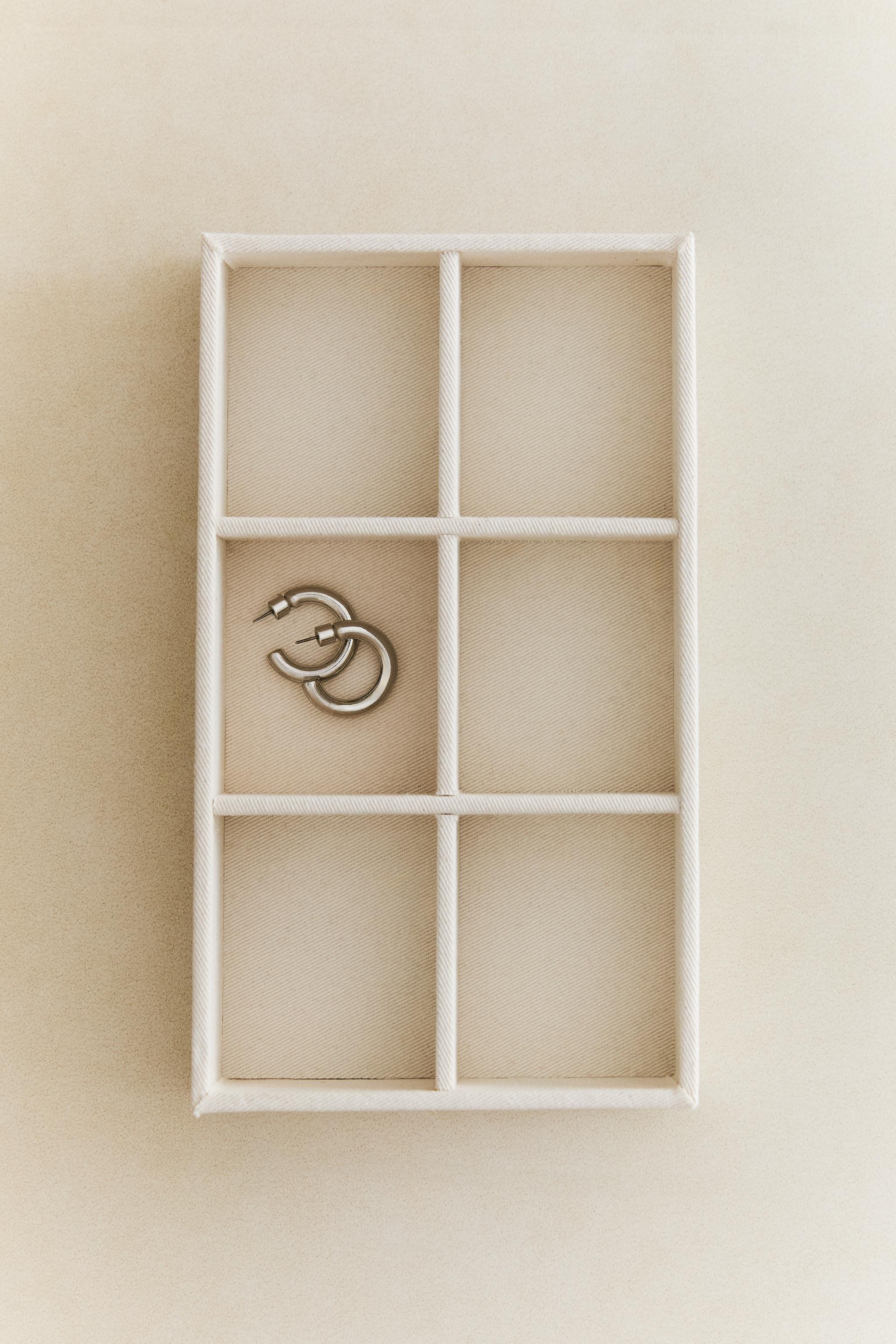 JEWELRY ORGANIZER BOX — Ecru