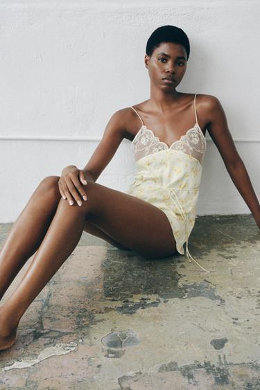 COMBINAISON IMPRIMÉ FLEURS ET DENTELLE - Vert d'eau de Zara
