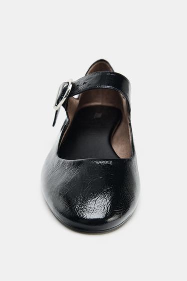 BALLERINES EN CUIR BOUCLE - Noir de Zara - Image 2