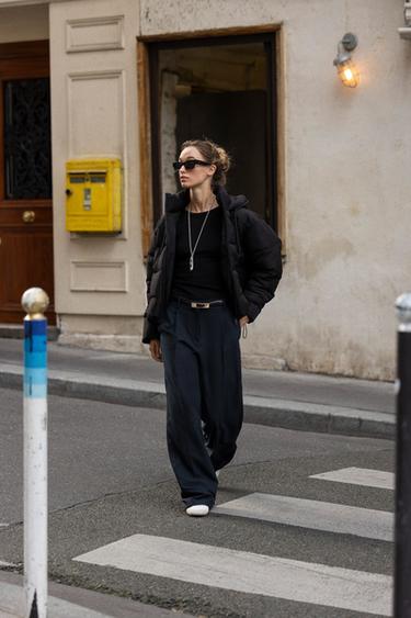 ANORAK COURT À CAPUCHE DÉPERLANT COUPE-VENT - Noir de Zara - Image 2